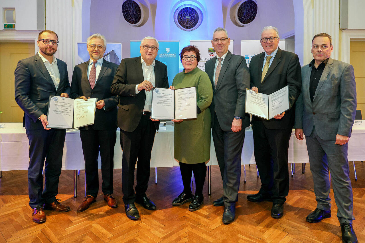 Vertreter der Universitätsmedizin, der Pfeifferschen Stiftungen und der Landesregierung