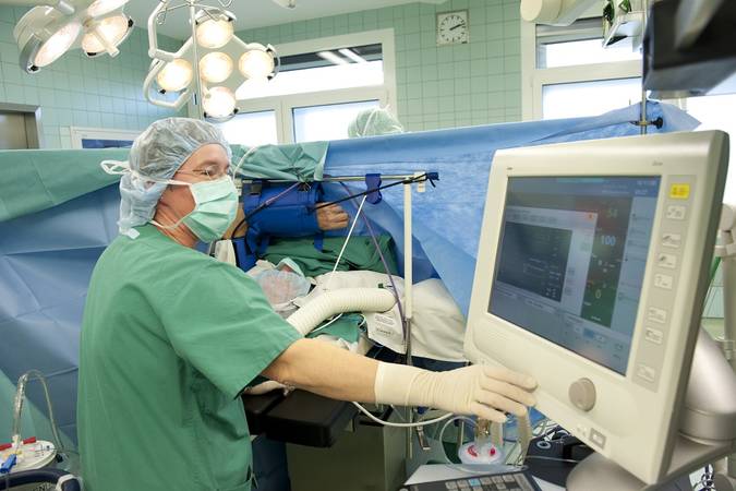 Qualitätssicherung im Operationssaal © Michael Uhlmann Anästhesist im OP